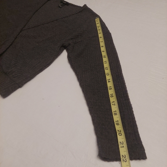 Forever 21 Grey Wrap Front Soft Waffle Knit Oversized Sweater Size Small - Picture 6 of 9